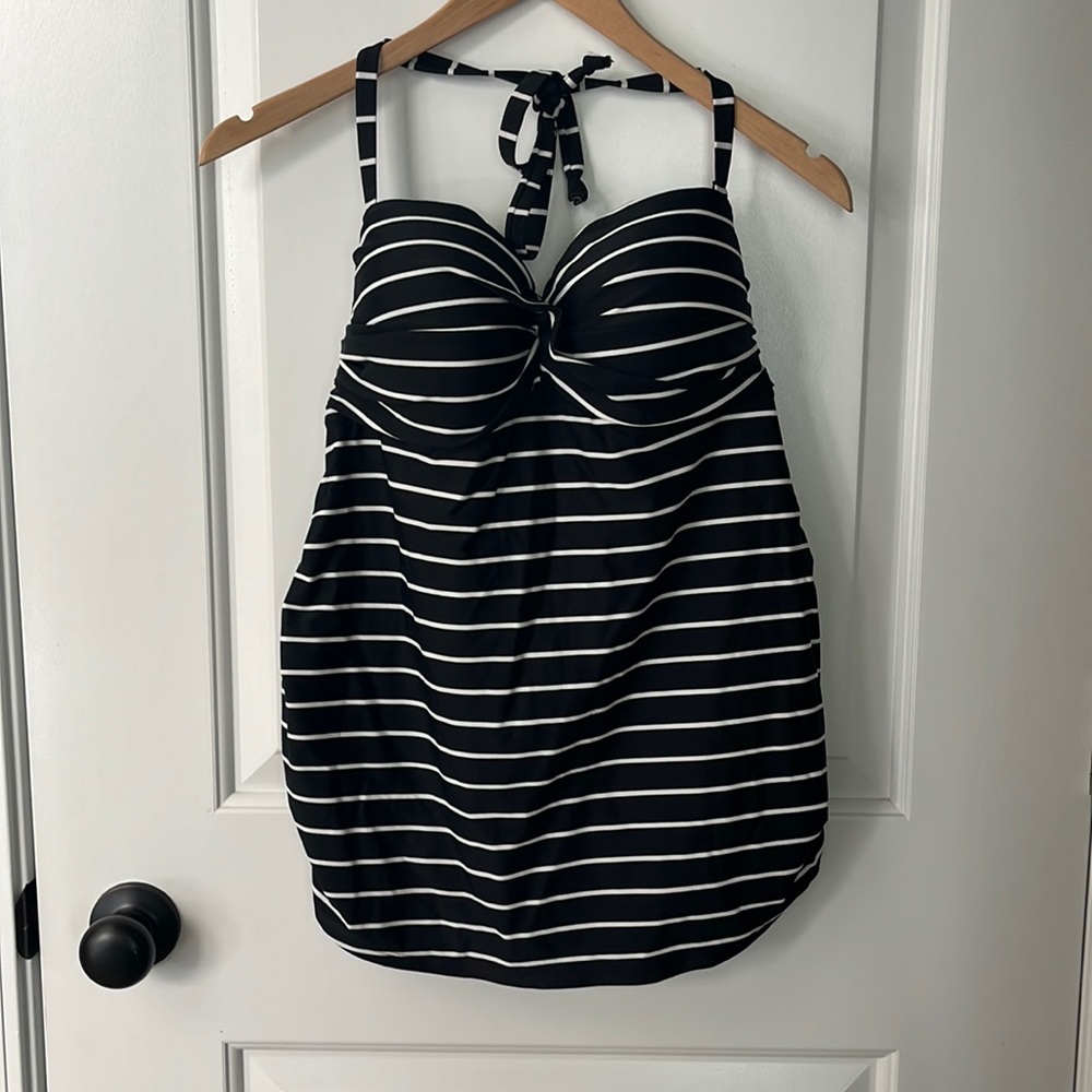 NWOT Old Navy maternity tankini swim top